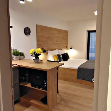 Apartment Glam